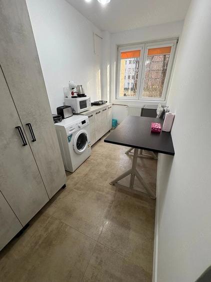 Apartament cu 3 camere semidecomandat în Gorjului