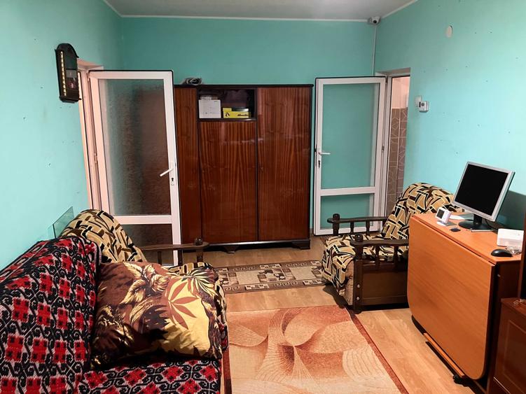 Apartament cu 2 camere semidecomandat în Podu Roș