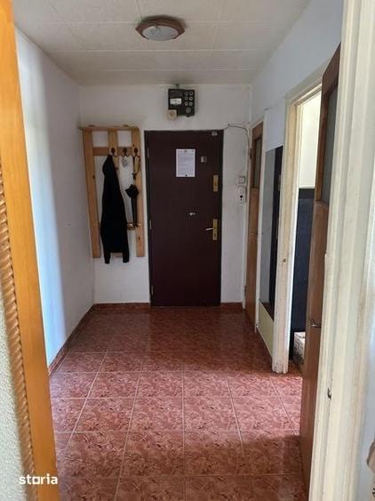 Apartament cu 3 camere semidecomandat în Giurgiului
