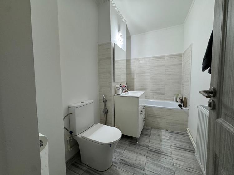 Apartament cu 2 camere decomandat în