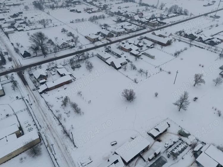Teren de 3036 mp, în Petriș