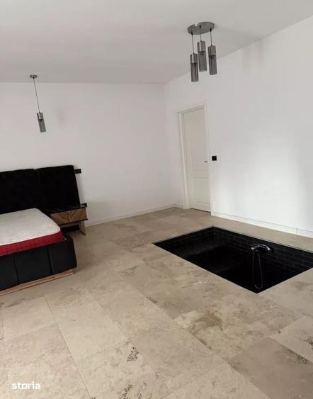 Casă cu 4 camere în Centrul Civic