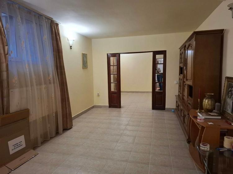 Casă individuală cu 4 camere cu Canalizare în 1 Mai