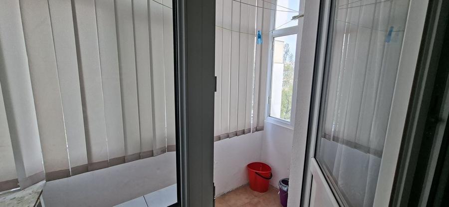 Apartament cu 3 camere semidecomandat în Alexandru cel Bun