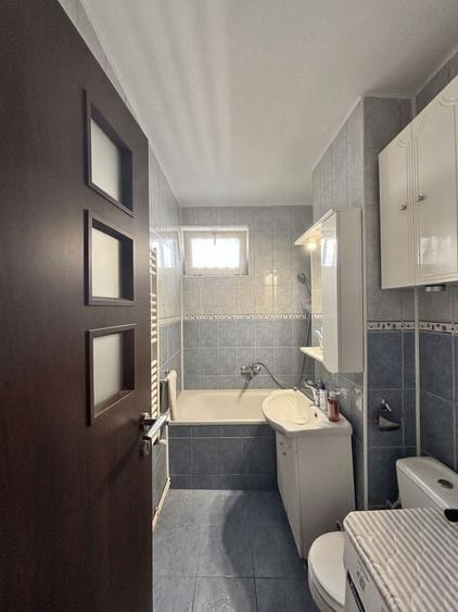 Apartament cu 3 camere semidecomandat, mobilat în Tractorul