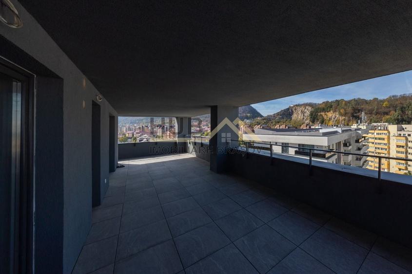 Penthouse cu 6 camere decomandat în Răcădău