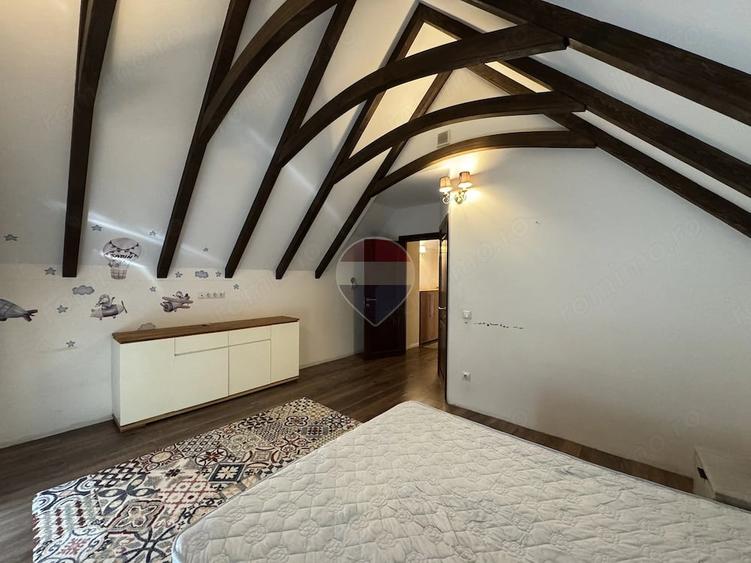 Casă cu 3 camere cu Teren 180 Mp în Central