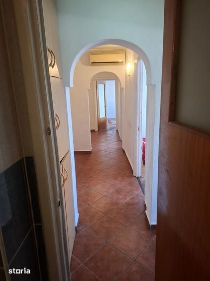 Apartament cu 3 camere decomandat în Tei