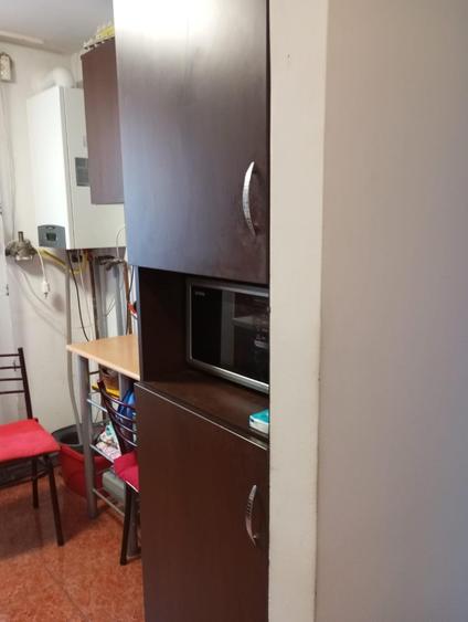 Apartament cu 3 camere semidecomandat, mobilat în Ferentari