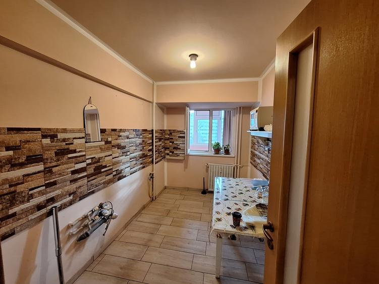 Apartament cu 3 camere decomandat în Colentina