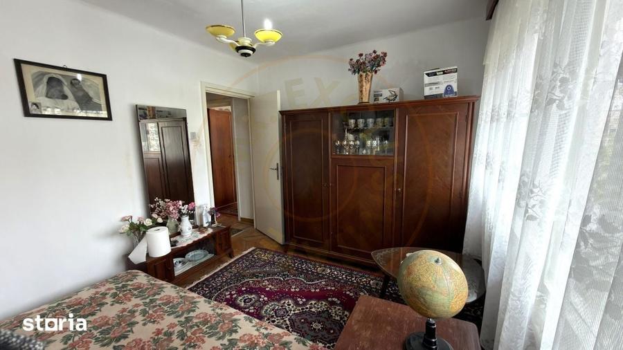 Apartament cu 3 camere semidecomandat, mobilat în Central