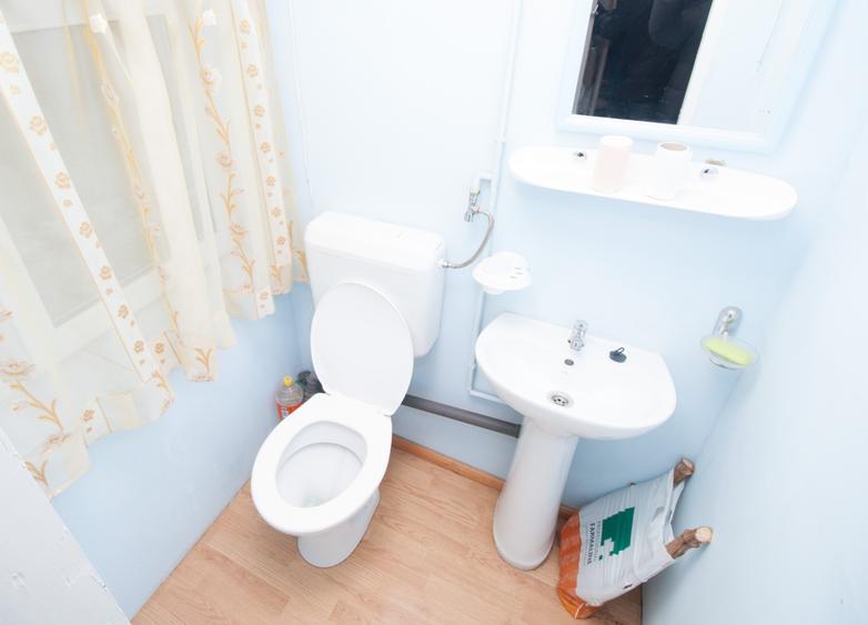 Apartament cu 2 camere semidecomandat, mobilat în Haltă