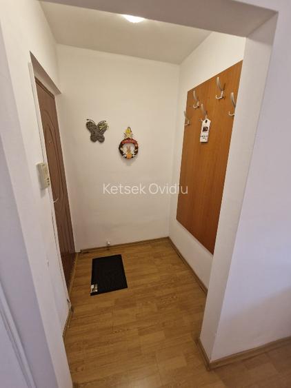 Proprietar inchiriez apartament cu 2 cmere Complex Studentesc Str Bucegi 4