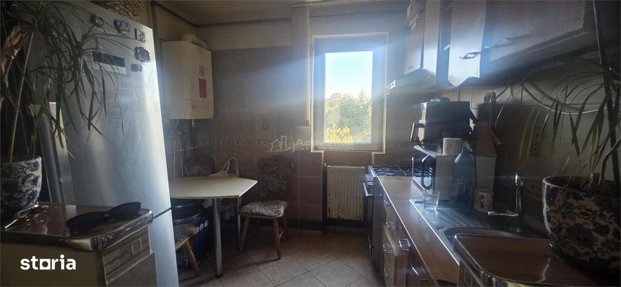 Apartament cu 3 camere în Aleea Trandafirilor