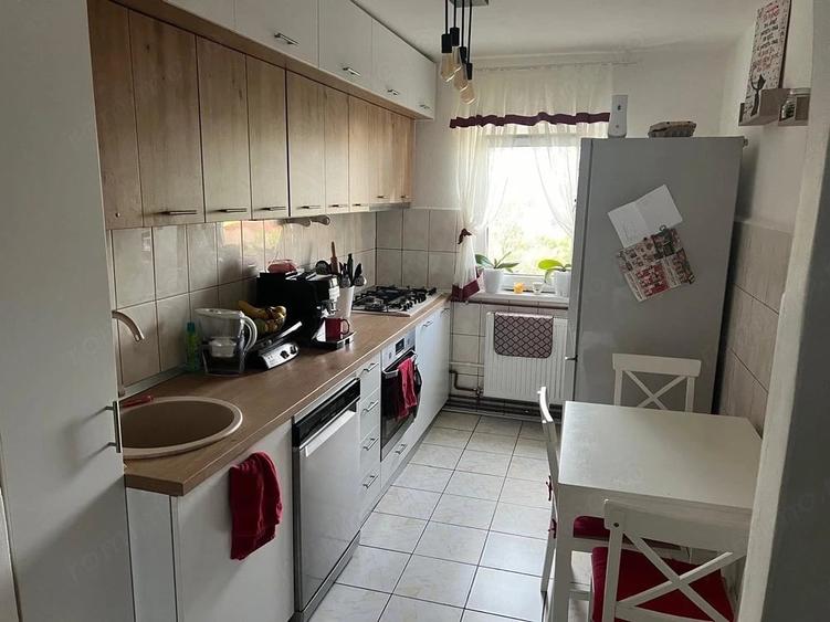 Apartament cu 3 camere decomandat în Lipovei
