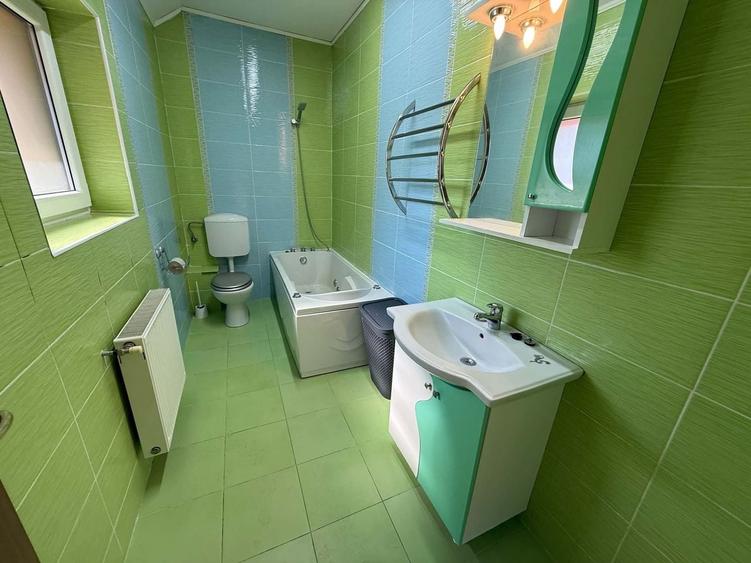 Casă cu 5 camere cu Canalizare în Andrei Mureșanu