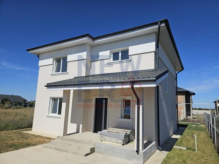 Vila de vanzare P+1, 5 camere, Samurcasi, Crevedia - zona lacuri