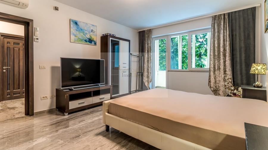 Apartament cu 2 camere decomandat, mobilat în Central
