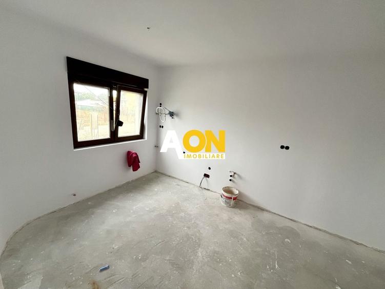 Duplex cu 4 camere cu Canalizare în Partoș