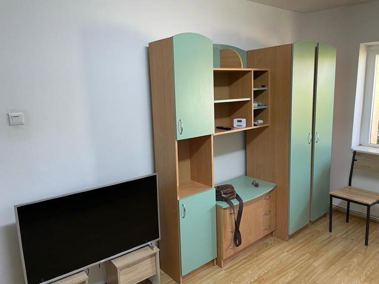 Apartament cu 3 camere decomandat, mobilat în Zorilor