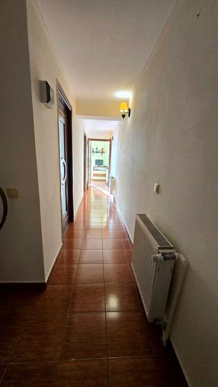 Casă cu 4 camere în 16 Februarie