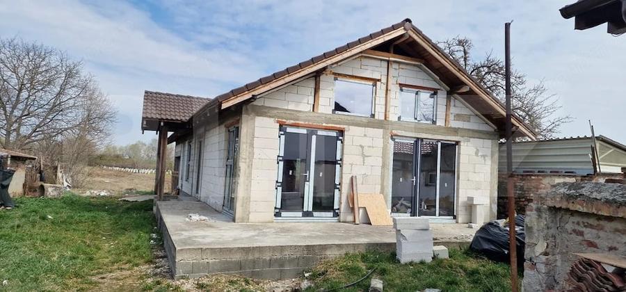 Casă cu Teren 2712 Mp în Central