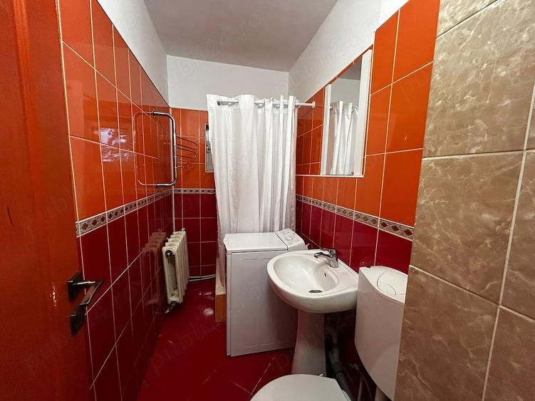 Apartament cu 2 camere semidecomandat în Piața Unirii