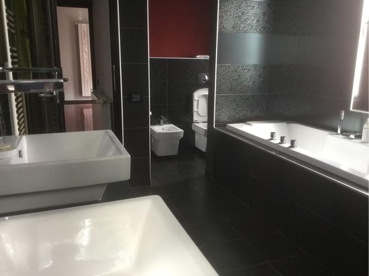 Casă cu 4 camere în Dumbrăvița