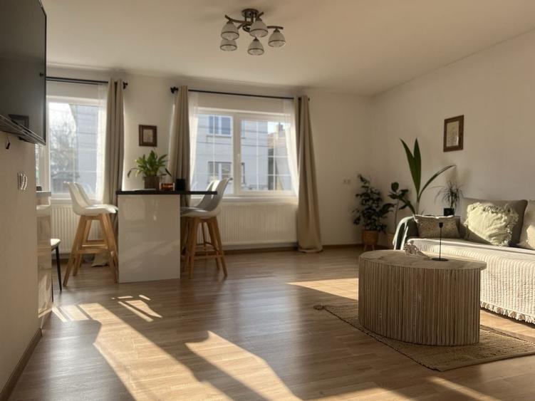 Casă cu 2 camere cu Teren 380 Mp în Central
