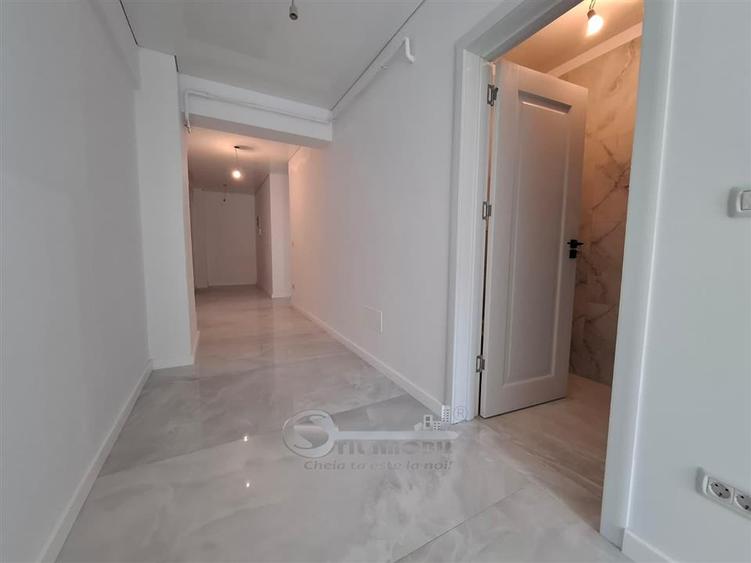 Apartament cu 3 camere semidecomandat în Cug