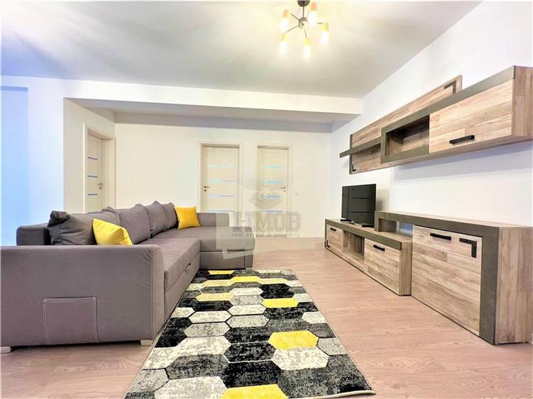 Apartament cu 3 camere semidecomandat, mobilat în Central