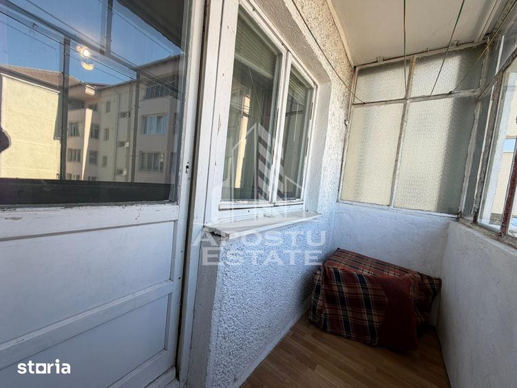 Apartament cu 3 camere, mobilat în Lipovei