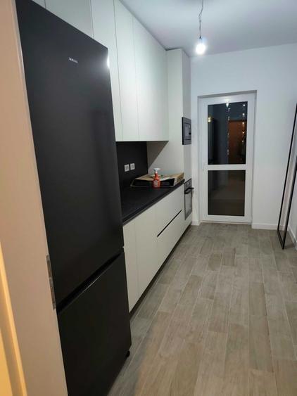 Apartament cu 3 camere decomandat în Metalurgiei