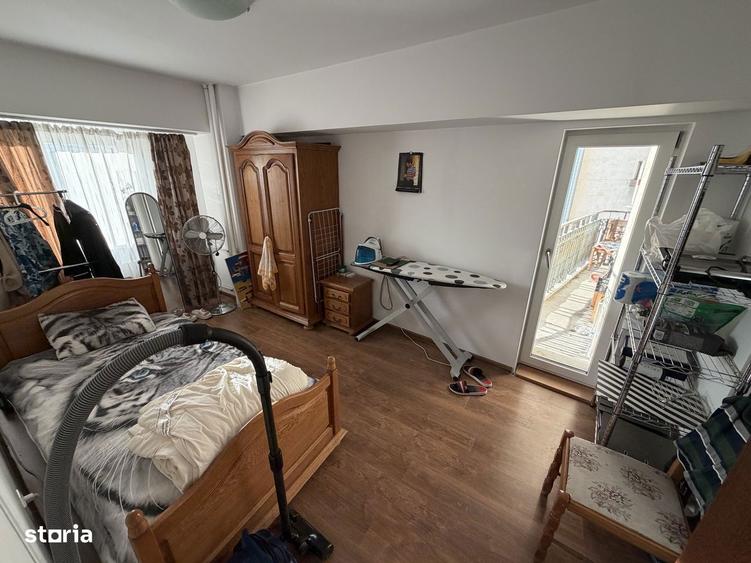 Apartament cu 5 camere decomandat în Decebal
