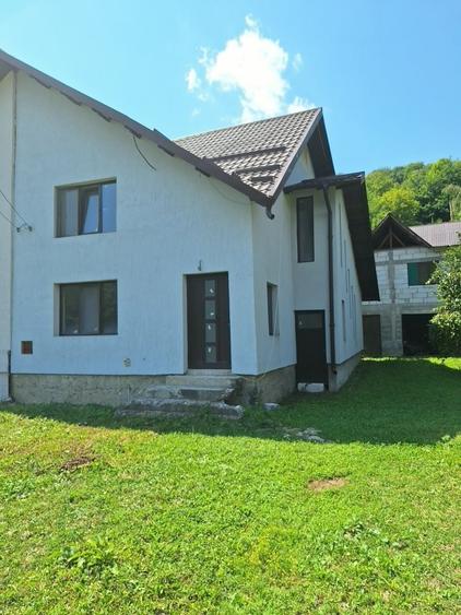 Casă cu 3 camere în Gura Bărbulețului