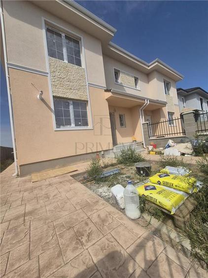 Duplex cu 4 camere cu Teren 300 Mp în Moșnița Nouă