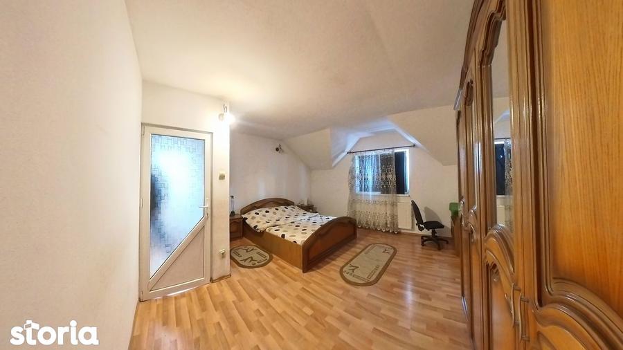 Casă cu 6 camere cu Garaj în Tractorul