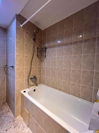 Apartament cu 3 camere decomandat, mobilat în Aradului