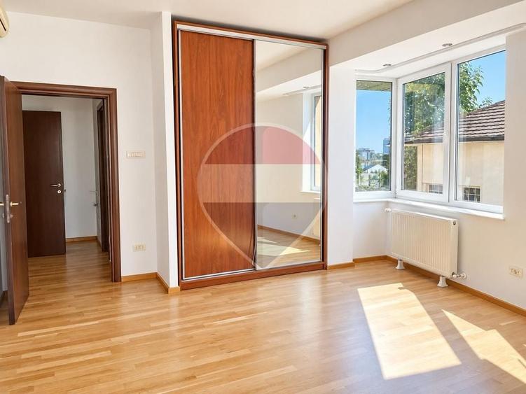 Apartament cu 3 camere decomandat în Floreasca