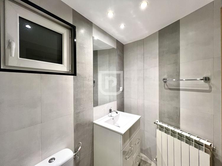 Casă individuală cu 7 camere cu Canalizare în Periferie