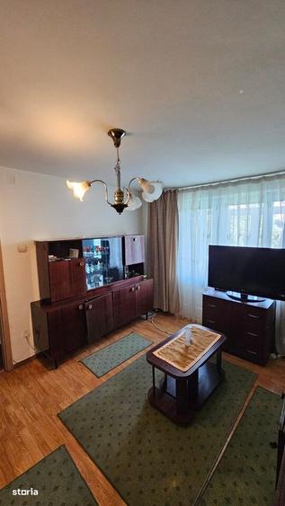 Apartament cu 3 camere semidecomandat în Cina