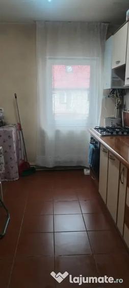 Apartament cu 3 camere nedecomandat în Central