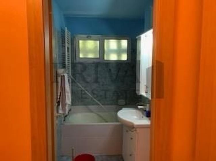 Apartament cu 3 camere decomandat, mobilat în Girocului