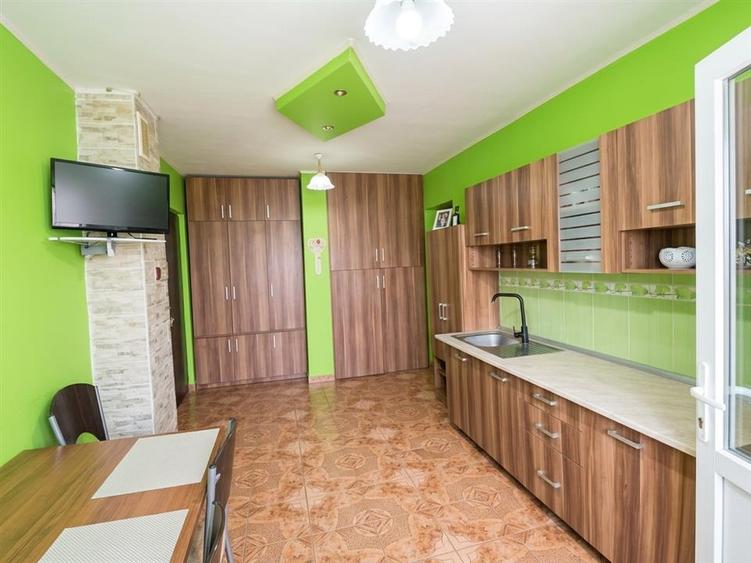 Apartament cu 2 camere decomandat în Valenta