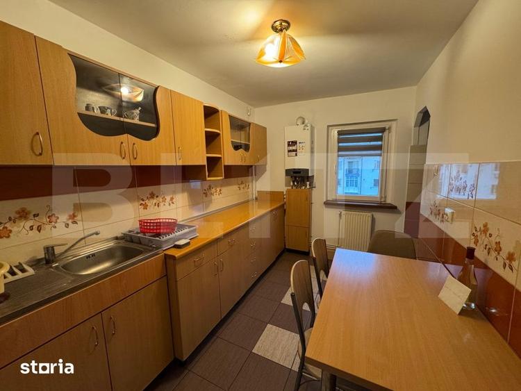 Apartament cu 3 camere decomandat, mobilat în Craiovița Nouă
