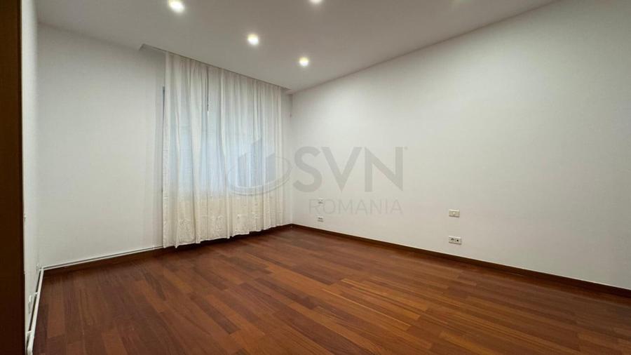 Apartament cu 5 camere decomandat în Primăverii