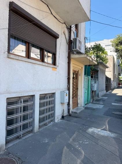 Apartament cu 3 camere decomandat, mobilat în Capitol