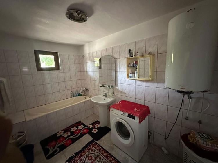 Casă cu 4 camere în Tătaru