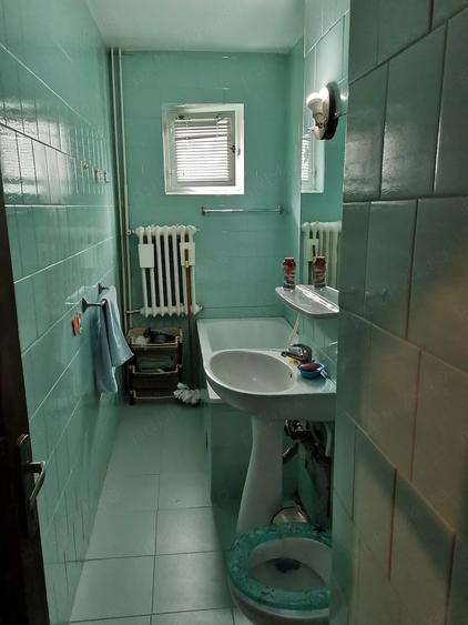 Apartament cu 4 camere semidecomandat în Dacia