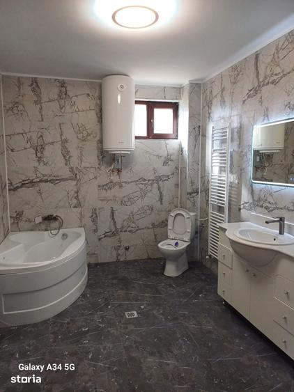 Casă cu 6 camere cu Teren 500 Mp în Cazasu